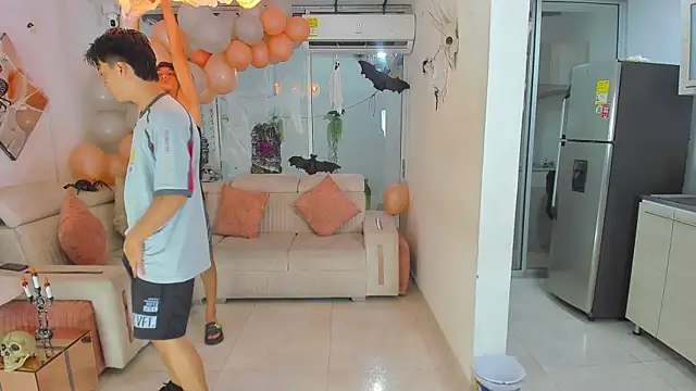 Snapshot of Houseofwarrios chatting on October 31, 5:48 am Houseofwarrios online show from October 31, 5:48 am