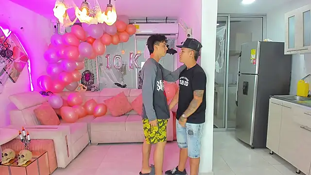 Snapshot of Houseofwarrios chatting on October 30, 5:28 am Houseofwarrios online show from October 30, 5:28 am