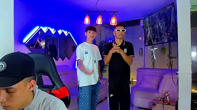 Houseofwarrios online show from April 19, 5:30 am