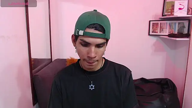 Snapshot of David_925_ chatting on November 22, 9:46 pm David 925 online show from November 22, 9:46 pm