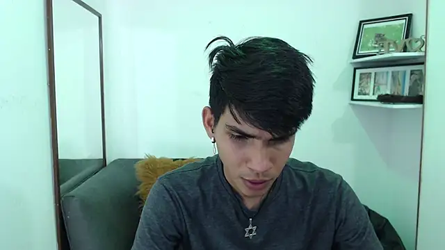 Snapshot of David_925_ chatting on November 7, 4:06 am David 925 online show from November 7, 4:06 am