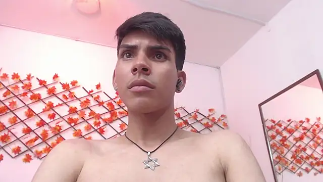 Snapshot of David_925_ chatting on October 16, 8:11 am David 925 online show from October 16, 8:11 am