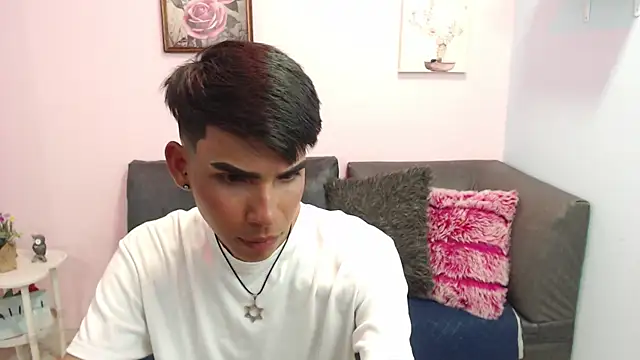 Snapshot of David_925_ chatting on October 7, 4:24 am David 925 online show from October 7, 4:24 am