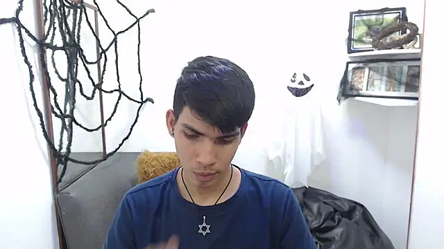 Snapshot of David_925_ chatting on October 30, 4:00 am David 925 online show from October 30, 4:00 am