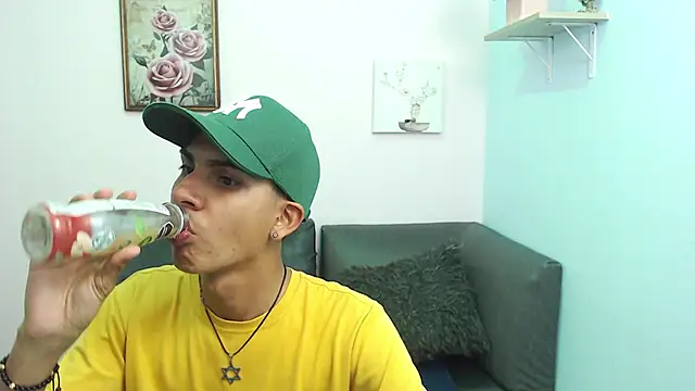 Snapshot of David_925_ chatting on October 11, 3:40 am David 925 online show from October 11, 3:40 am