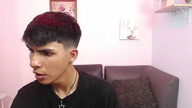 Snapshot of David_925_ chatting on October 9, 4:24 am David 925 online show from October 9, 4:24 am