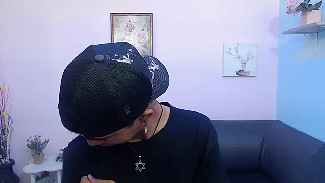 Snapshot of David_925_ chatting on November 2, 2:11 pm David 925 online show from November 2, 2:11 pm