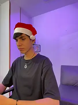 Snapshot of David_925_ chatting on December 3, 4:02 am David 925 online show from December 3, 4:02 am