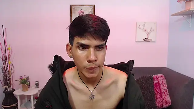 Snapshot of David_925_ chatting on October 22, 11:36 pm David 925 online show from October 22, 11:36 pm