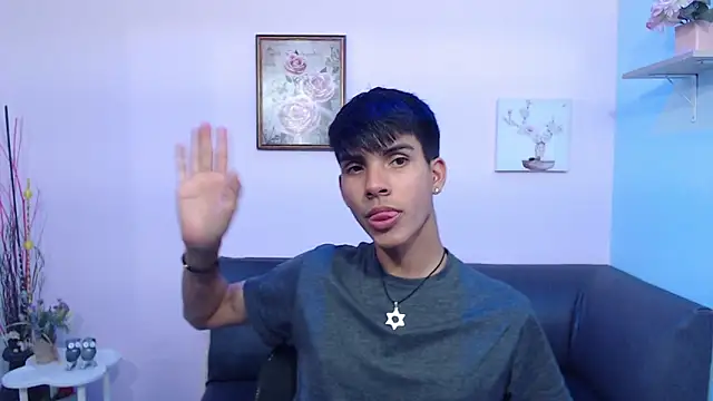 Snapshot of David_925_ chatting on October 26, 4:24 am David 925 online show from October 26, 4:24 am