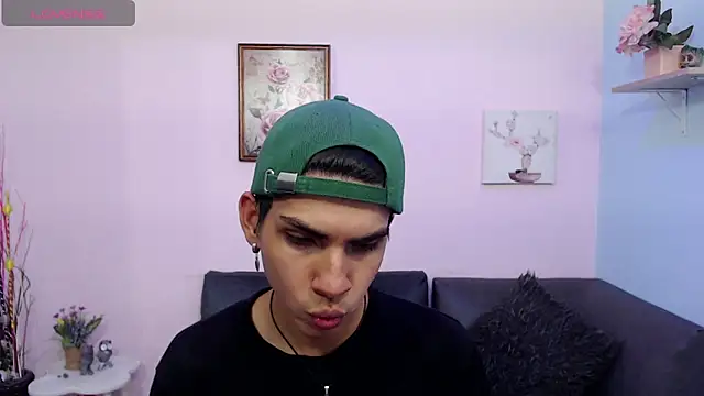 Snapshot of David_925_ chatting on November 18, 8:12 pm David 925 online show from November 18, 8:12 pm