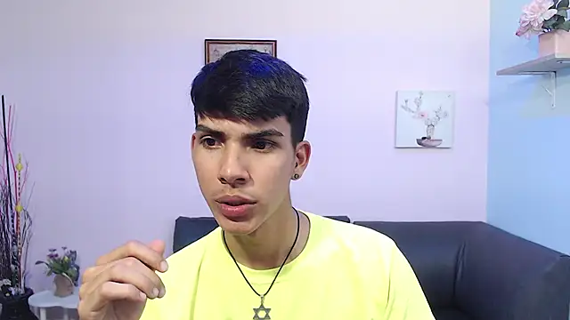 Snapshot of David_925_ chatting on October 21, 4:34 am David 925 online show from October 21, 4:34 am