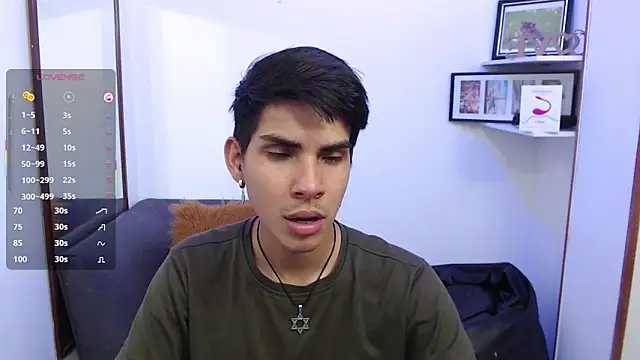 Snapshot of David_925_ chatting on November 21, 3:27 am David 925 online show from November 21, 3:27 am