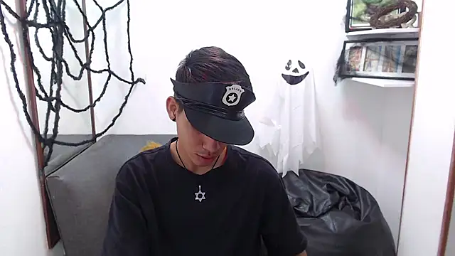 Snapshot of David_925_ chatting on October 31, 4:20 am David 925 online show from October 31, 4:20 am