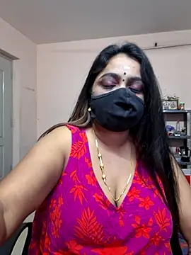 Snapshot of queendivya chatting on June 27, 12:27 am queendivya online show from June 27, 12:27 am