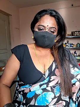 Snapshot of queendivya chatting on July 14, 11:38 am queendivya online show from July 14, 11:38 am