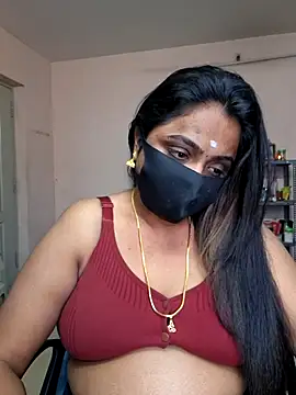 Snapshot of queendivya chatting on July 18, 1:36 am queendivya online show from July 18, 1:36 am