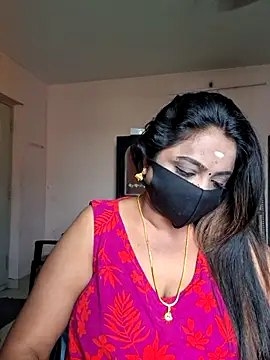 Snapshot of queendivya chatting on July 13, 7:29 am queendivya online show from July 13, 7:29 am