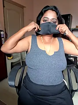 Snapshot of queendivya chatting on July 7, 10:19 am queendivya online show from July 7, 10:19 am