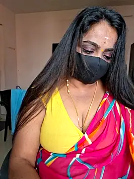 Snapshot of queendivya chatting on July 6, 5:25 am queendivya online show from July 6, 5:25 am