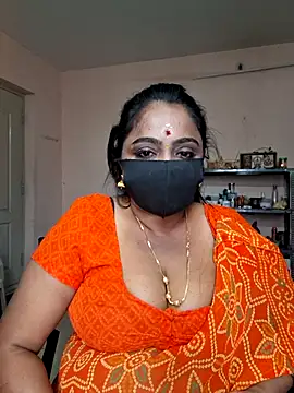 Snapshot of queendivya chatting on July 5, 3:11 am queendivya online show from July 5, 3:11 am