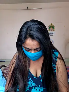 Snapshot of queendivya chatting on June 19, 1:44 am queendivya online show from June 19, 1:44 am