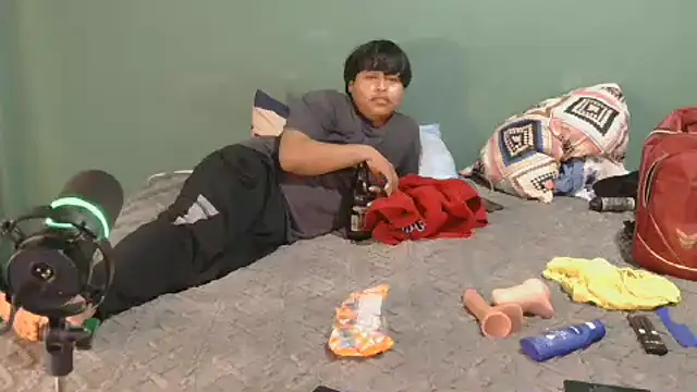 Snapshot of P4NT0J4 chatting on March 1, 1:16 am P4NT0J4 online show from March 1, 1:16 am