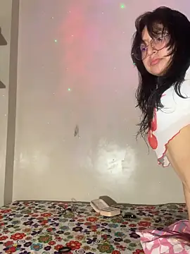 Noamilk online show from April 2, 8:10 am