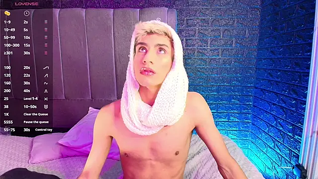 Erick Velveth online show from November 12, 5:11 am