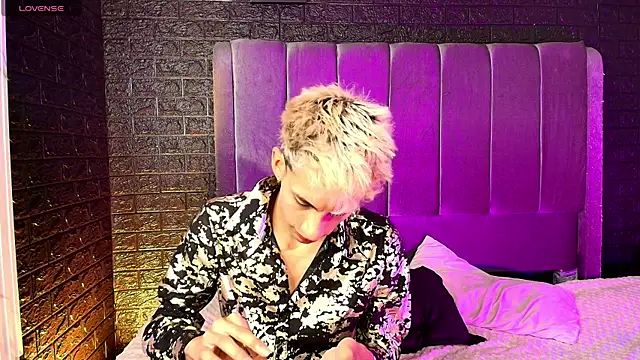 Erick Velveth online show from November 7, 9:08 pm