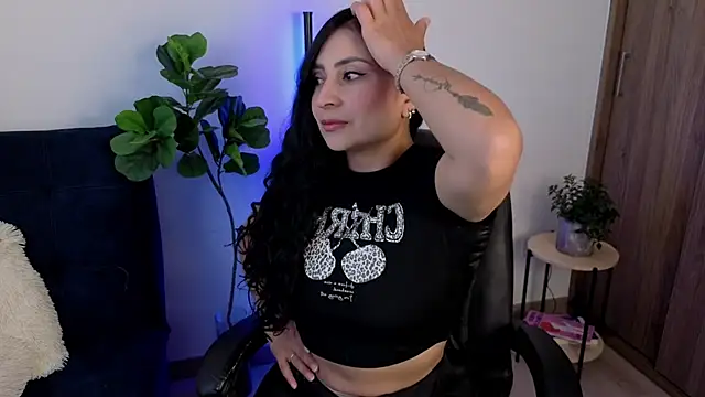 Snapshot of amyross_s1 chatting on April 25, 10:29 pm amyross s1 online show from April 25, 10:29 pm