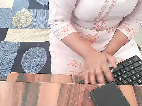 bold kiara online show from November 7, 4:06 am