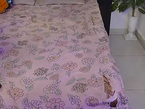 Snapshot of Lovelyy-couple chatting on November 22, 2:27 pm Lovelyy-couple online show from November 22, 2:27 pm