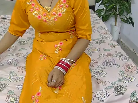 Snapshot of Lovelyy-couple chatting on October 22, 3:50 am Lovelyy-couple online show from October 22, 3:50 am