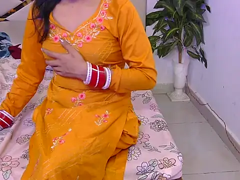 Snapshot of Lovelyy-couple chatting on October 23, 6:28 pm Lovelyy-couple online show from October 23, 6:28 pm