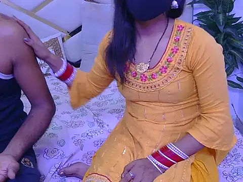 Snapshot of Lovelyy-couple chatting on October 15, 4:55 am Lovelyy-couple online show from October 15, 4:55 am