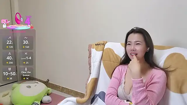 sallycui online show from October 7, 11:17 pm