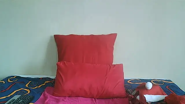 GAIGANTICBOOBS online show from December 18, 11:58 am