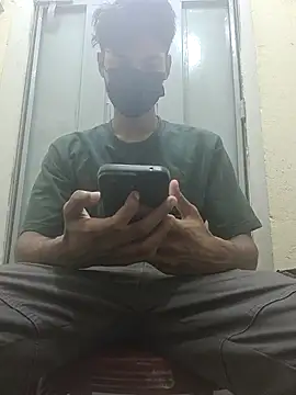 Snapshot of crish09 chatting on July 18, 11:41 am crish09 online show from July 18, 11:41 am