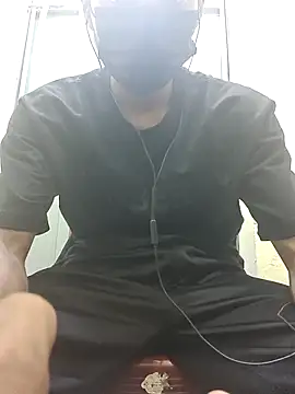Snapshot of crish09 chatting on June 3, 6:25 am crish09 online show from June 3, 6:25 am