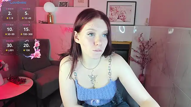 Snapshot of Layla_Glam chatting on October 8, 1:23 pm Layla Glam online show from October 8, 1:23 pm