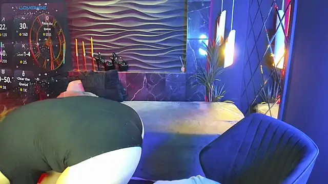 Snapshot of Layla_Glam chatting on December 16, 5:33 am Layla Glam online show from December 16, 5:33 am