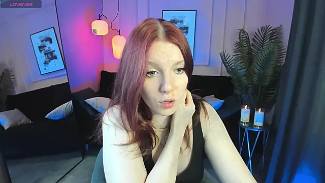 Layla Glam online show from October 26, 5:30 am