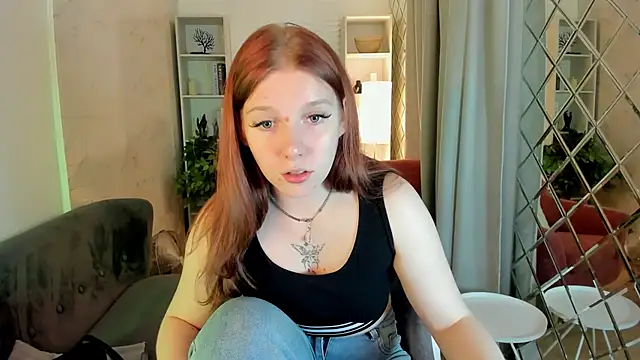 Layla Glam online show from November 30, 8:20 pm