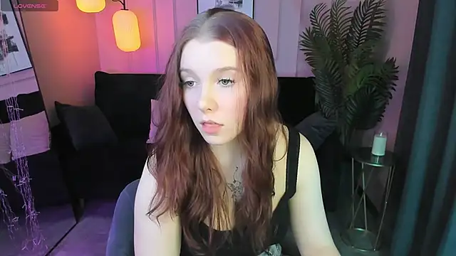 Layla Glam online show from April 8, 1:45 pm