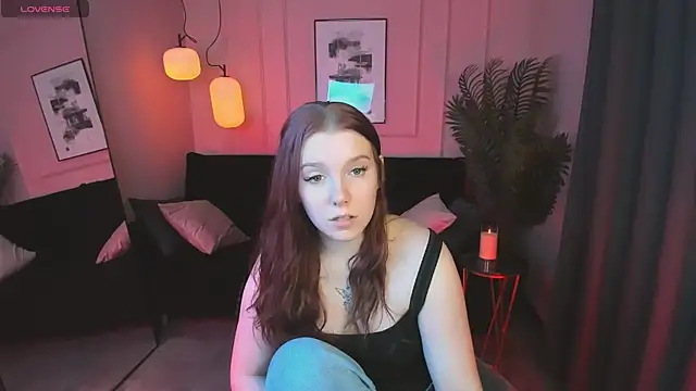 Layla Glam online show from April 5, 1:40 pm