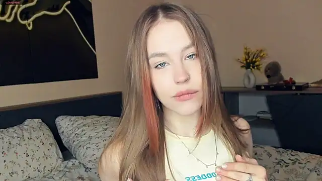 MaliaBourraine online show from April 2, 7:15 am