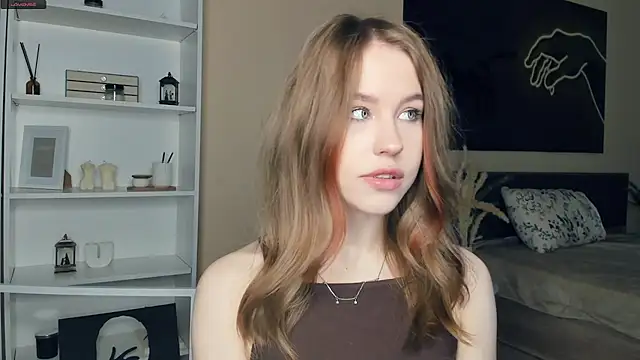 MaliaBourraine online show from May 18, 7:24 am