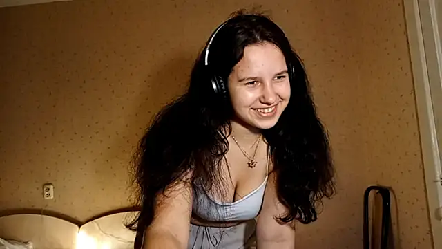 Snapshot of MandaDestiche chatting on October 1, 5:17 pm MandaDestiche online show from October 1, 5:17 pm