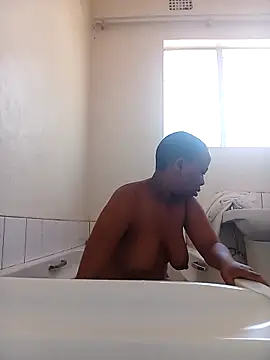 Snapshot of BubblyBeautiful chatting on September 19, 9:35 am BubblyBeautiful online show from September 19, 9:35 am